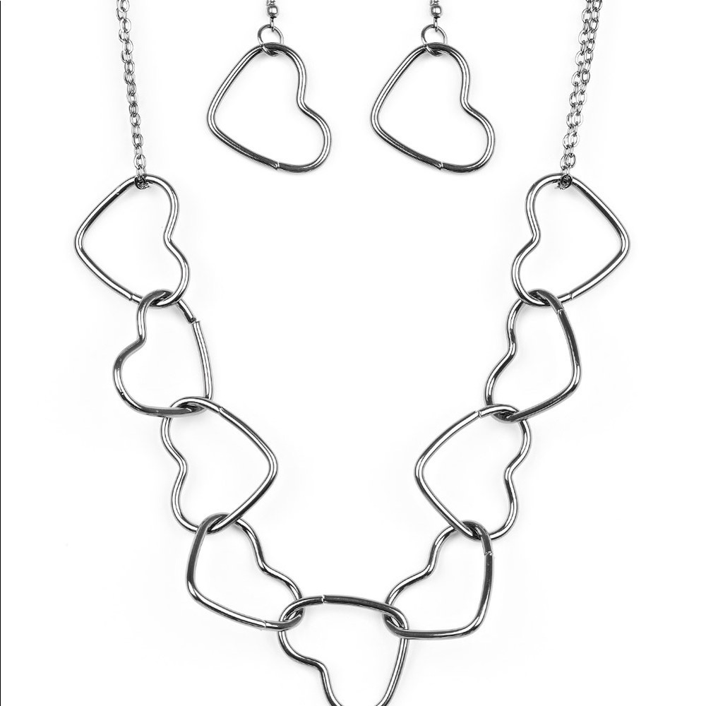 Paparazzi gun metal heart necklace